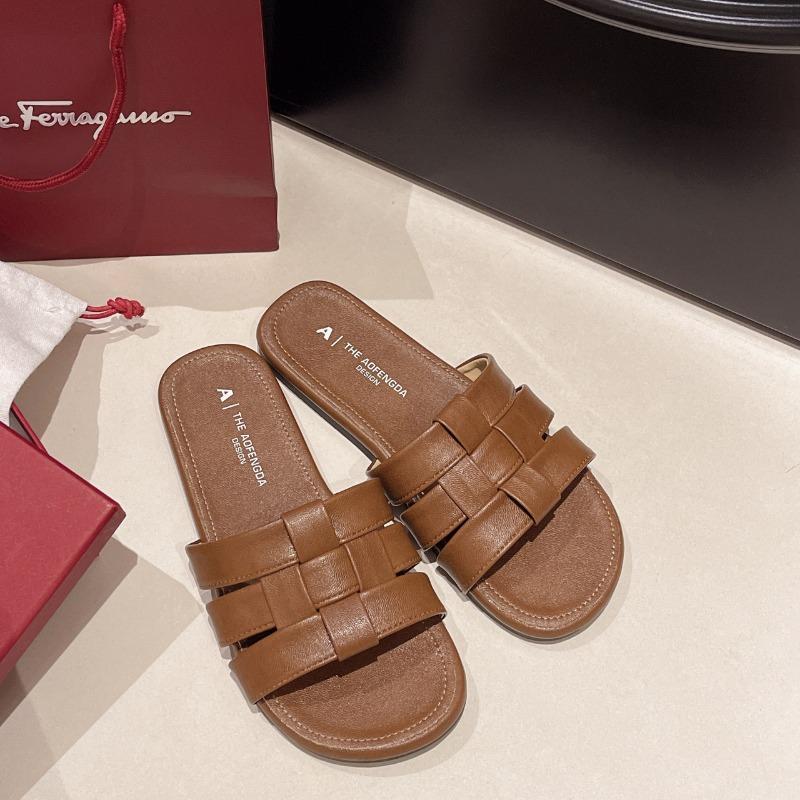 Fashion Summer New Flat Shoes Women's Fashion Round Head Preparation Open Toe Soft Sole Anti-slip Wear-resistant Slippers