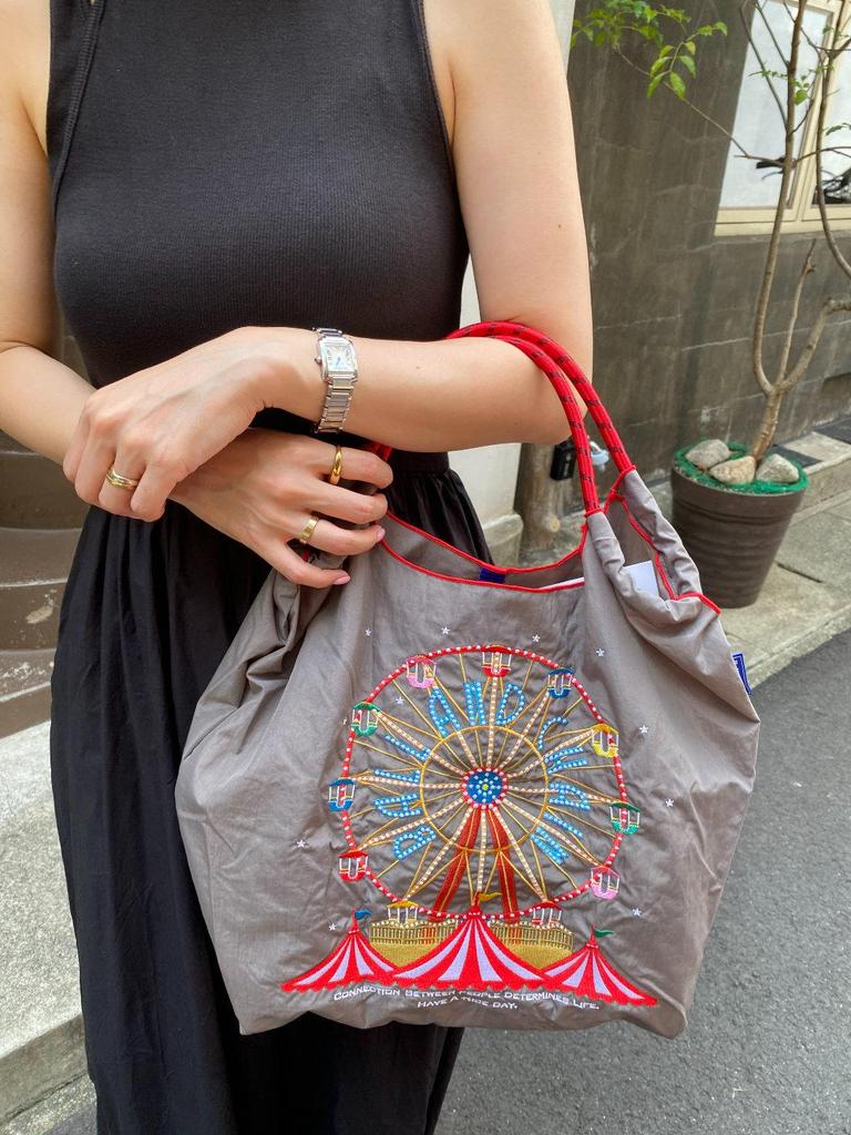 Stylish Japanese Embroidered Ball Chain Ferris Wheel Shoulder Bag