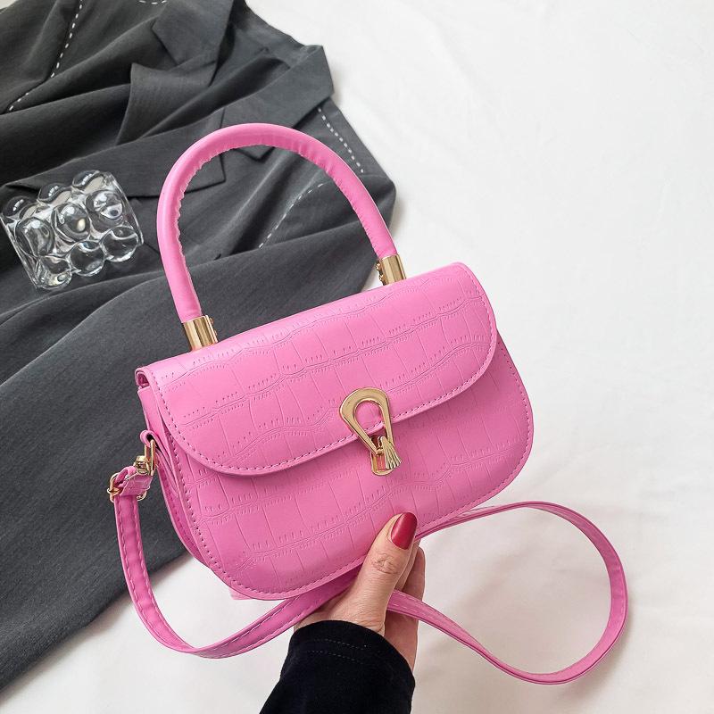 

Корейская версия женской текстурной сумки для работы 2025 ранняя осень новая универсальная ins сумка через плечо, сумка-мессенджер, маленькая квадратная сумка, тренд розовый