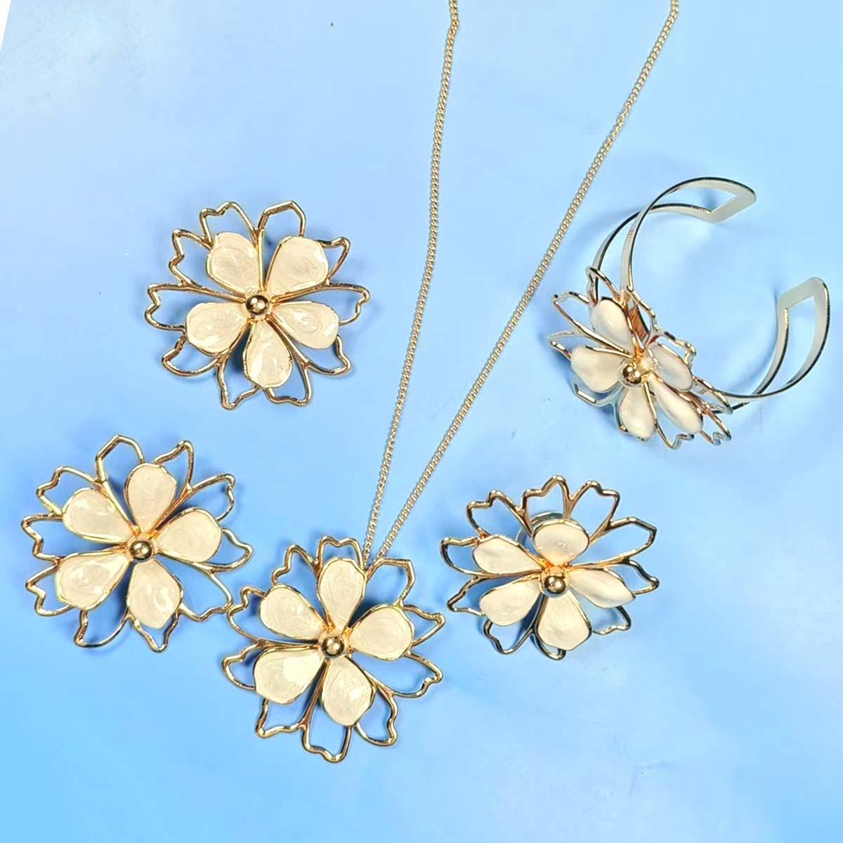 New lotus two-layer bottom bracket, three-dimensional hollow smooth lotus leaf stud earrings, bracelet necklace set, elegant and sweet.