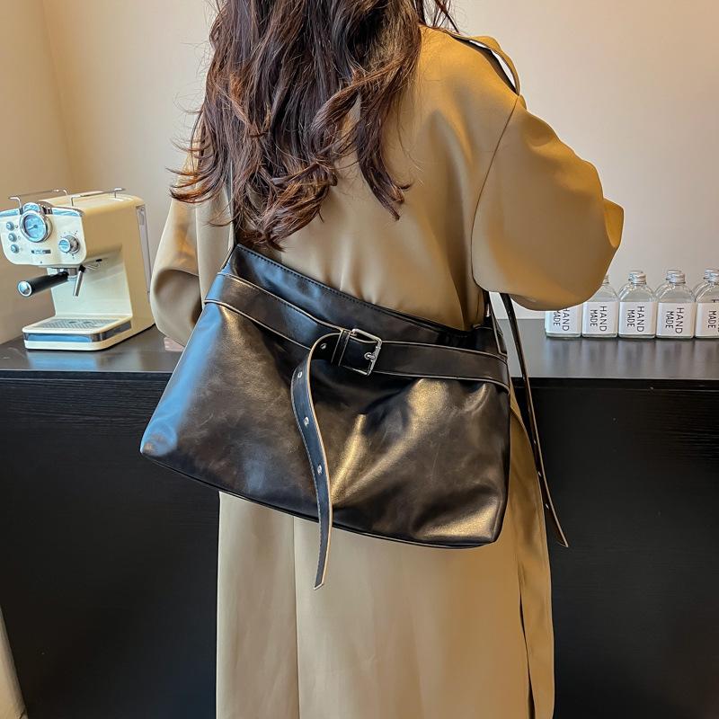 Soft leather retro locomotive bag Spice girl premium feeling shoulder oblique span bag multi-compartment large capacity tote bag women