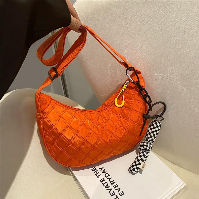 Cheap 2022 Korean Version New Retro Simple Lingge Dumpling Bag Leisure