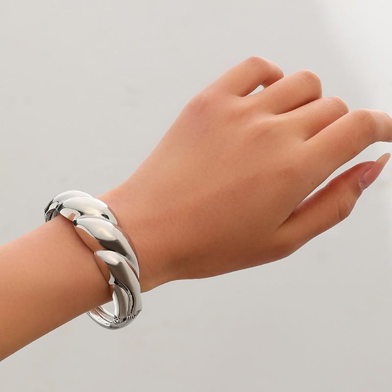 Bracelet INS Minimalist Irregular Wave Jewelry Metal Glossy Bracelet Ladies Jewelry