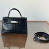 Strato Superiore in Pelle di Vacchetta Effetto Coccodrillo, Ferramenta in Acciaio di Seconda Generazione, Locomotiva Comune, Linea Shafi, Borsa da Donna a Spalla Singola Crossbody
