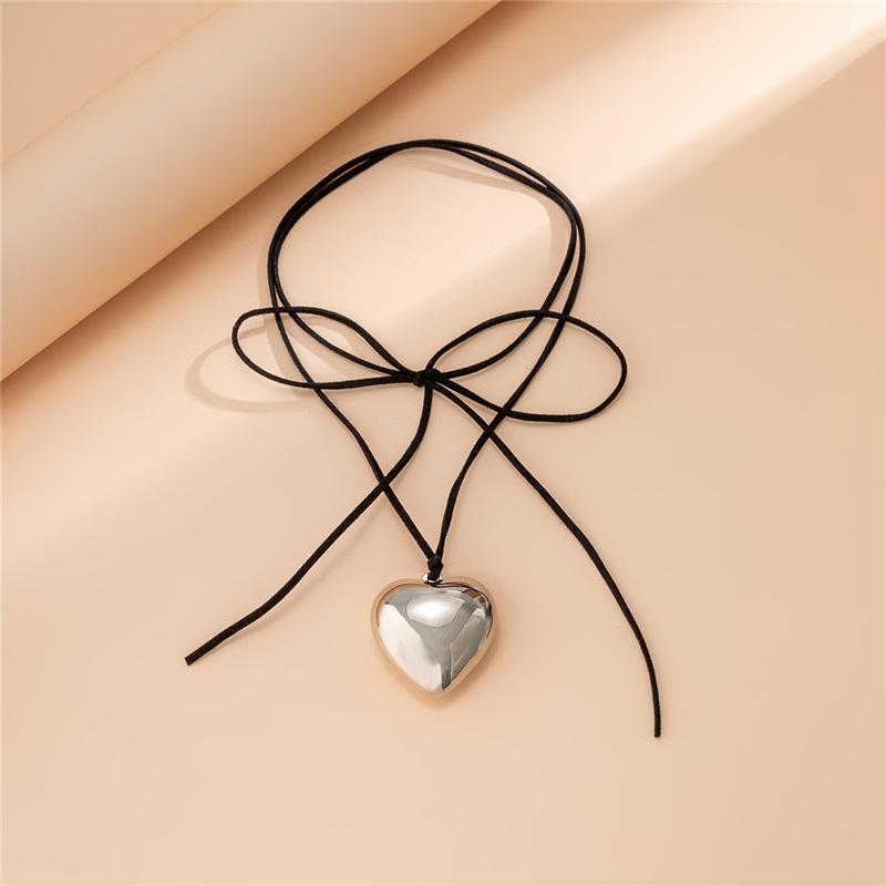 Black Velvet Chain Big Heart Pendant Necklace For Women Trendy Elegant Choker Necklace  Fashion Jewelry Accessories