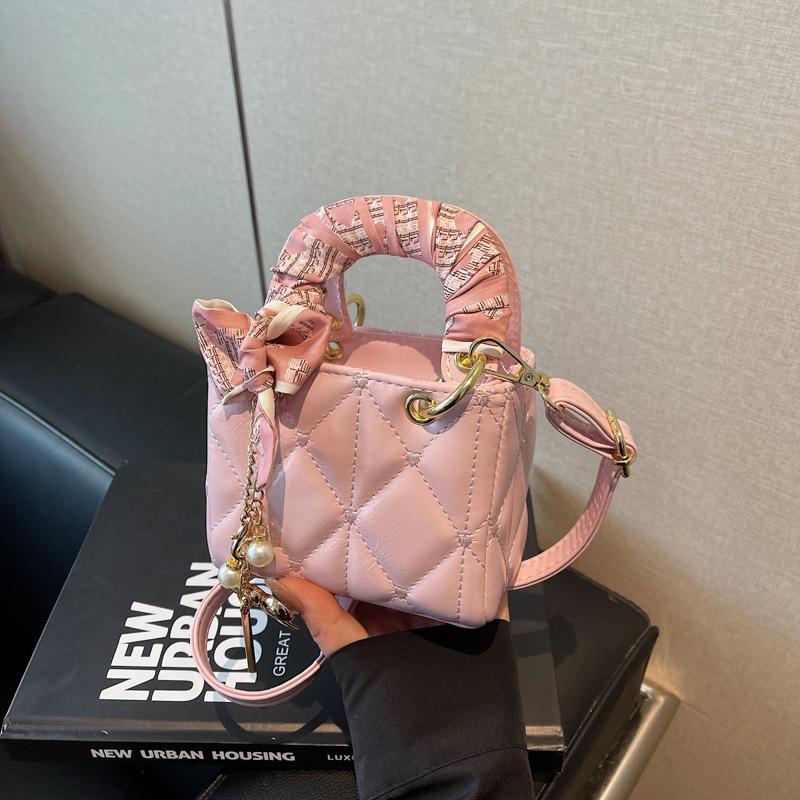 

Высококлассная нишевая сумка женская осень-зима 2025 новая модная наплечная сумка-мессенджер женская портативная сумка принцессы Дианы розовый