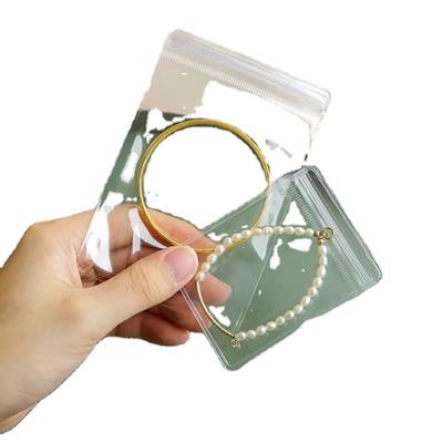 Schmuckherstellung – Verpackung & Präsentation von Schmuck