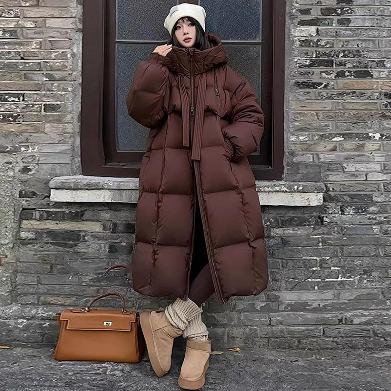 Dámská dlouhá péřová bunda z bílého kachního peří 2025 zima nová módní zateplená s kapucí volná teplá ke kolenům