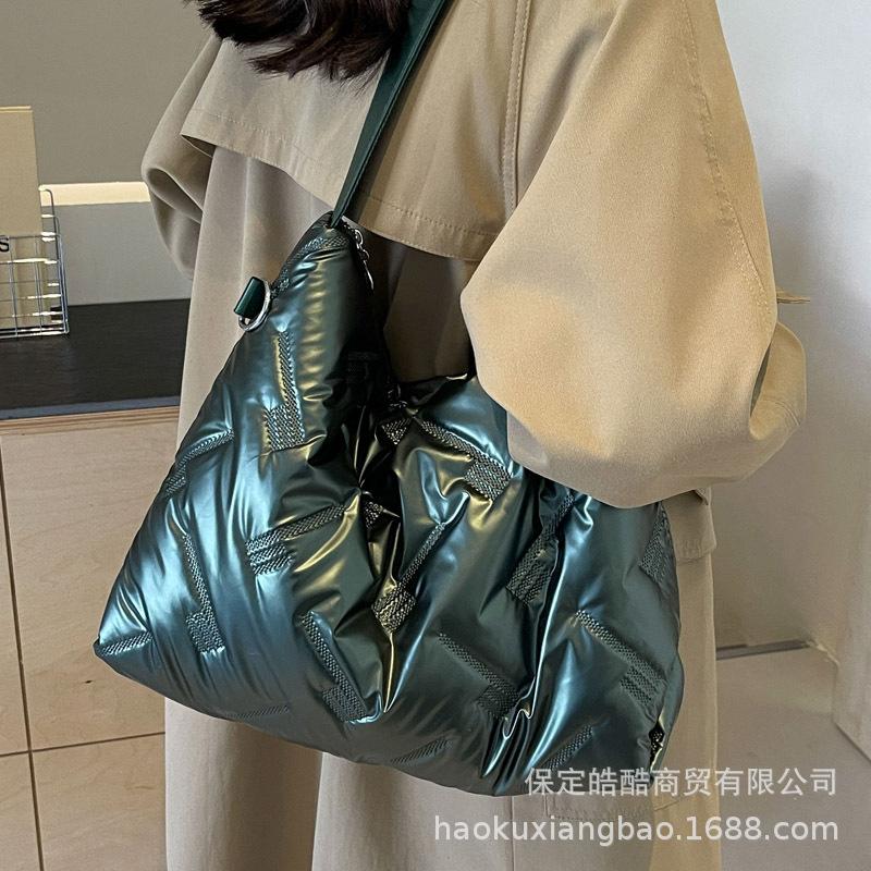 Autumn and winter down bag women's 2025 new fashionable large-capacity shoulder tote bag going out commuting messenger bag