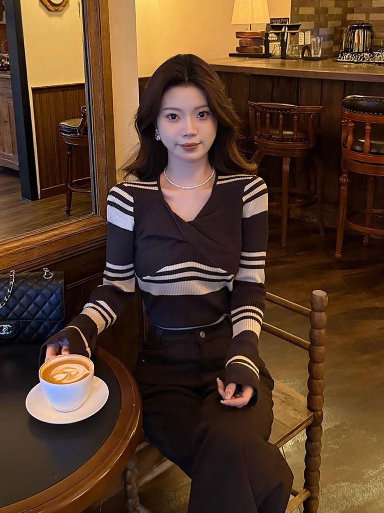 Women's V-Neck French Style Striped Knitwear Slimming Long Sleeve Top