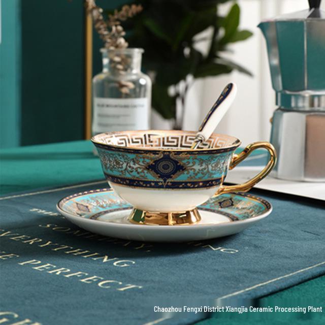 Juego de Tazas de Té y Café de Porcelana Ósea Pintada en Oro Retro Europeo