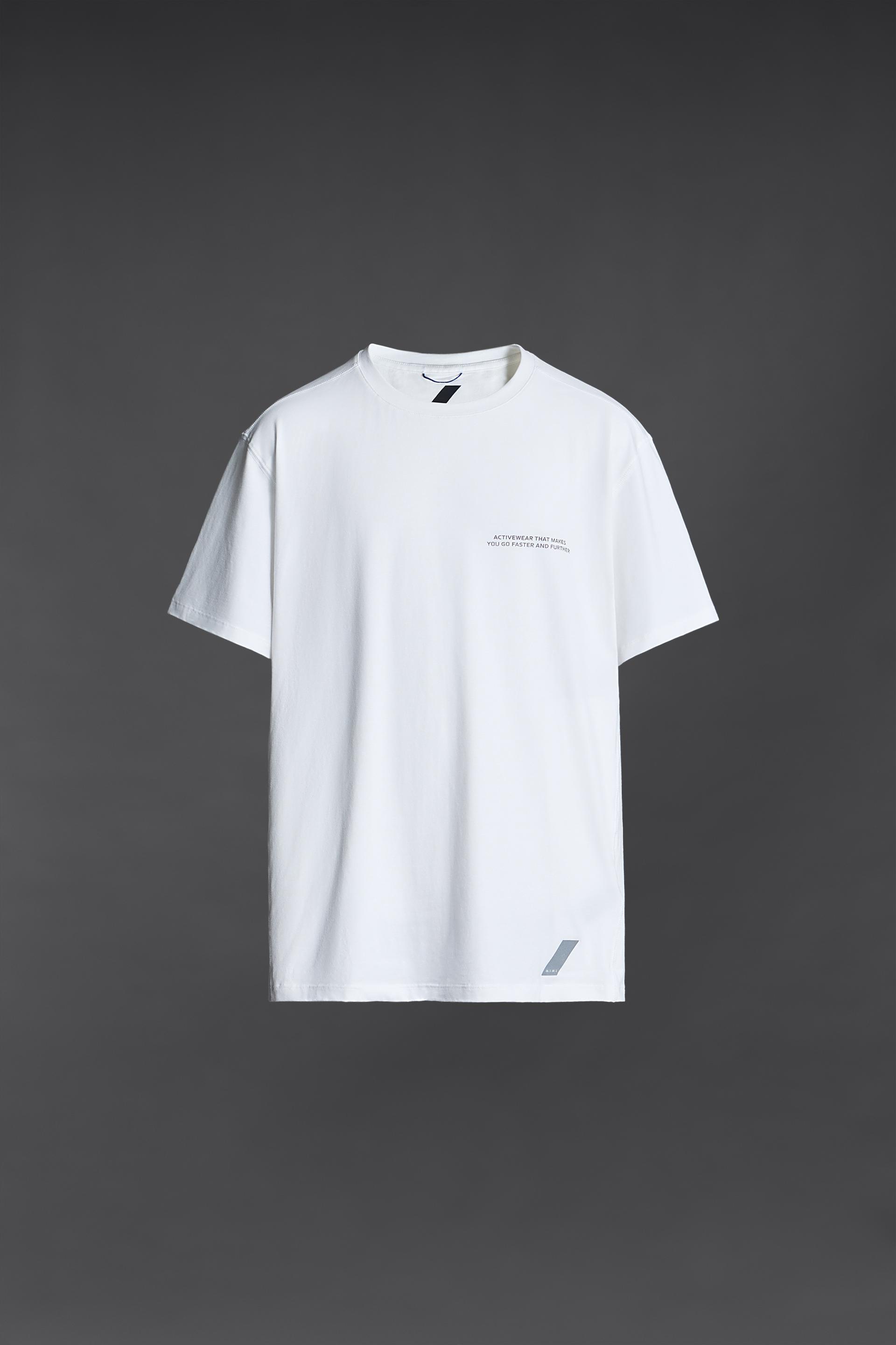 

ФУТБОЛКА С НАПЕЧАТАННЫМ ЛОГОТИПОМ