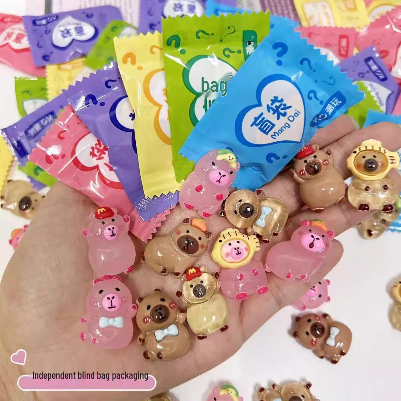 Новая игрушка-сюрприз Капибара: Милое светящееся в темноте мультяшное украшение