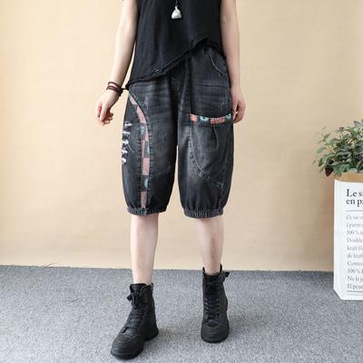 Locker sitzende Capri-Jeans aus Denim für Damen mit bedruckten Patchwork-Taschen