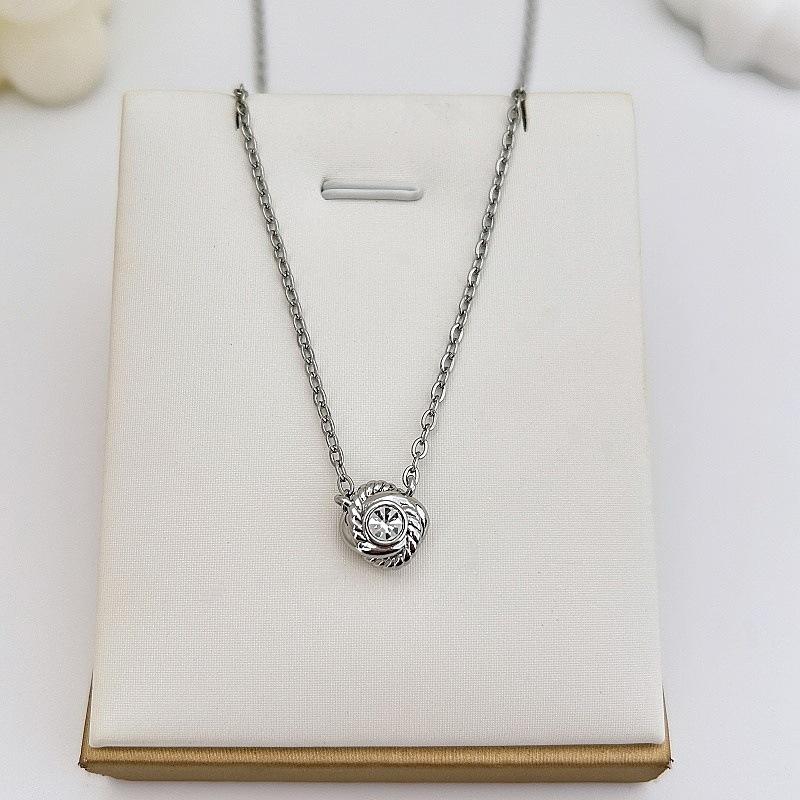 

Light Luxury Fashion Silver Necklace Exquisite Gentle Elegant Zircon Collarbone Chain Commuter Versatile Stud Earrings Women
