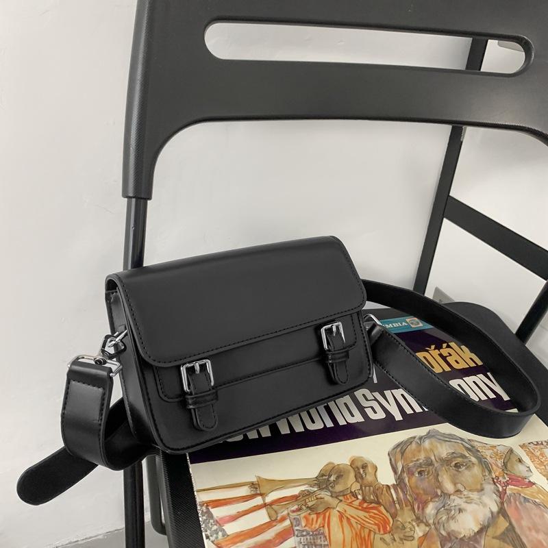 

Men s new trendy British-style messenger bag, high-quality niche versatile crossbody bag, women s motorcycle backpack