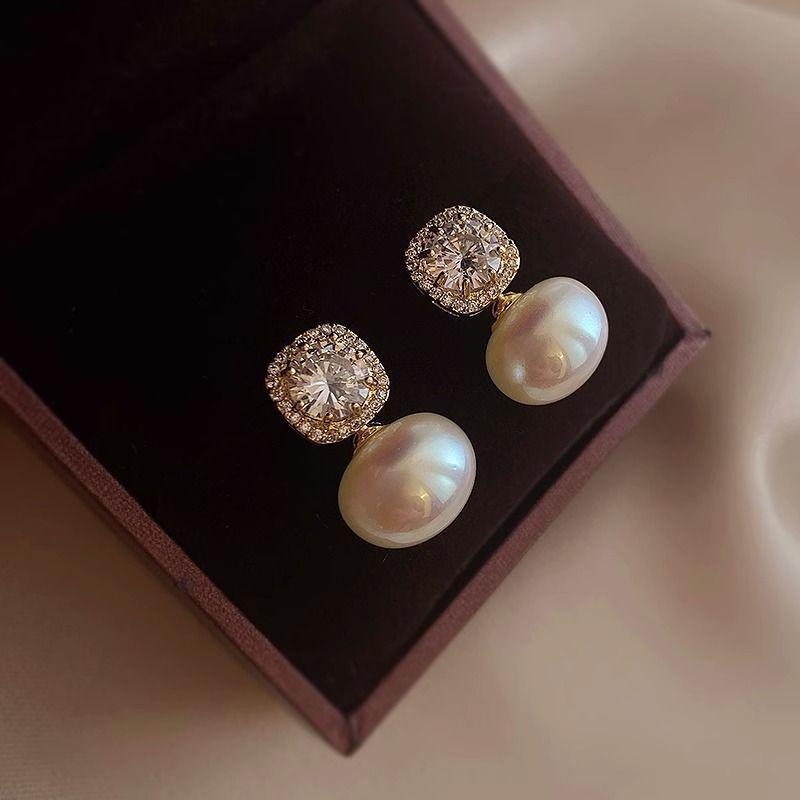 Ktlt/French style Retro Pearl Stud Earrings Women Light Luxury Niche Design High Sense Earrings Temperament Internet Celebrity Earrings Fashion
