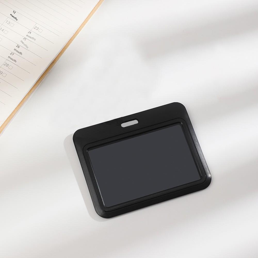 Schwarzer Ausweishalter mit Polaroid-Display - Anti-Verlust Studentenrucksack Anhänger