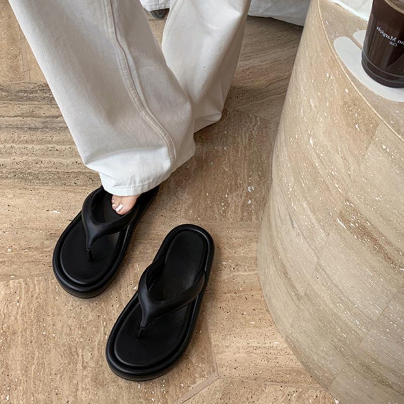 

Leather beach seaside flip-flops women wear new fashion casual slippers sandals 35