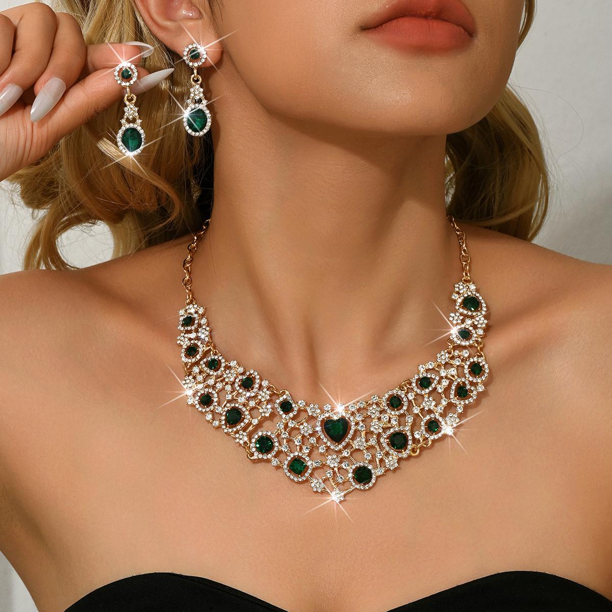 

European Retro Alloy Inlaid Diamond Heart Earrings Necklace Set Wedding Banquet Versatile Set Female