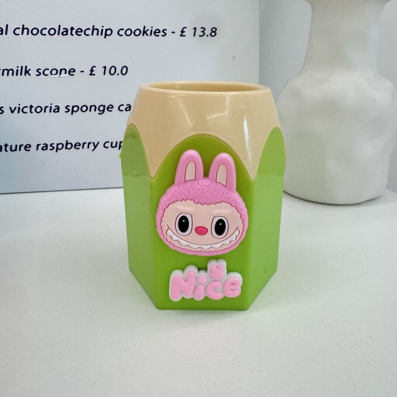 

Детский мультяшный держатель для ручек Лабубу, студенческий письменный стол, креативный органайзер для канцелярских товаров большой вместимости зелёный