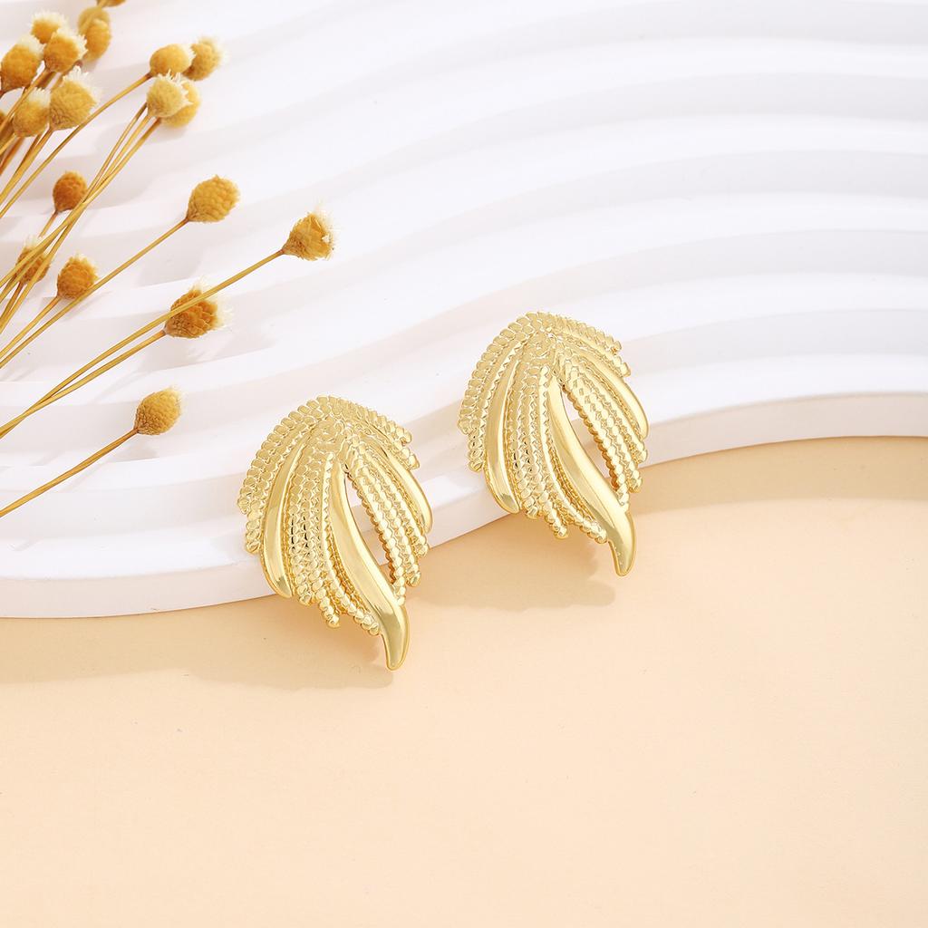 Love Flower Pleated Creative Earrings Women'S Retro Light Luxury High-End Bow Simple Stud Earrings
