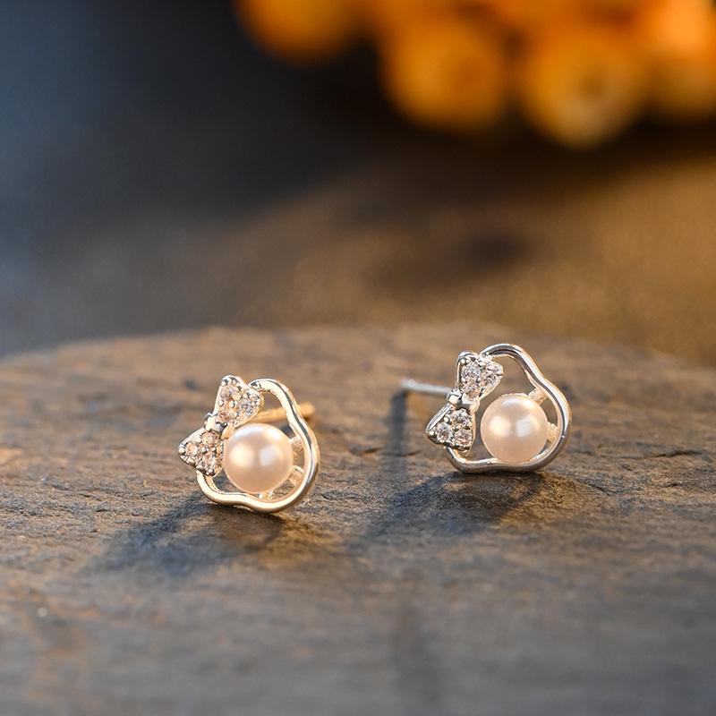 

Серьги-пусеты «Минни» с жемчугом и бантиком — Изысканный, Простой, Высококлассный дизайн, Прекрасные и Милые украшения.