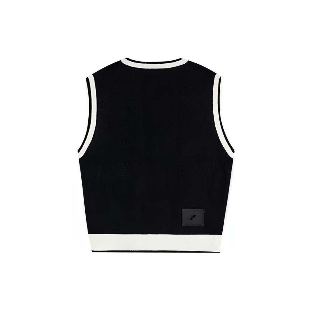 WE11DONE Logo Metal Detail Knit Vest WD-KV1-21-612-U-BK