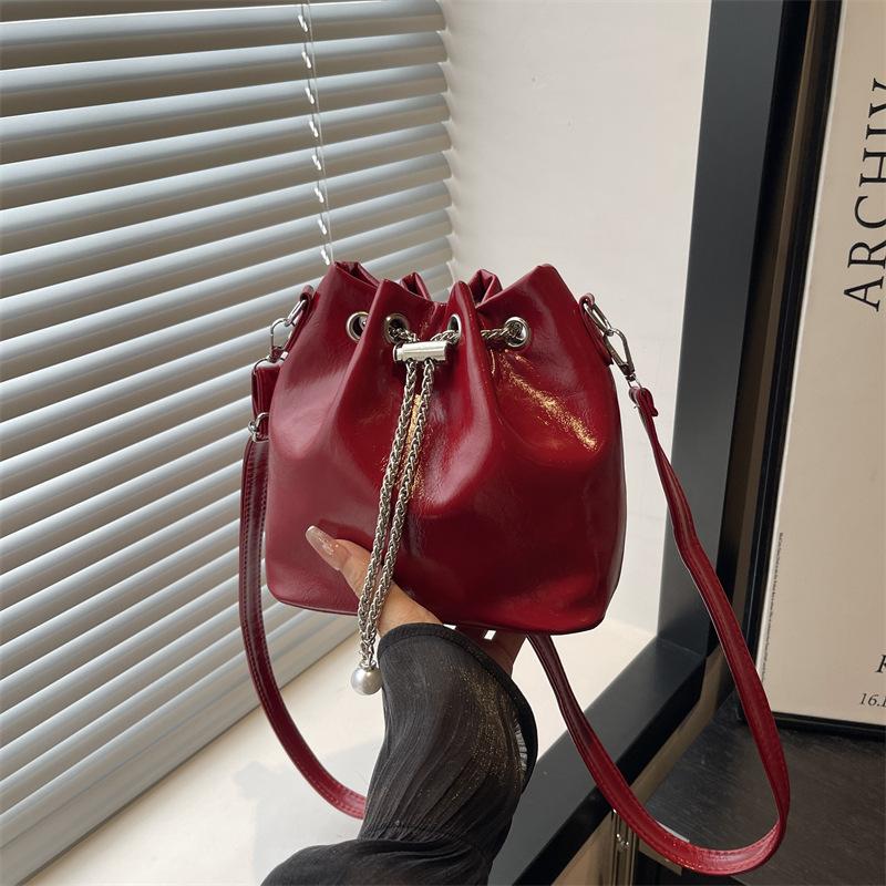 Niche High-end Small Bag Women's New Red Bucket Bag Simple and Versatile Shoulder Messenger Bag