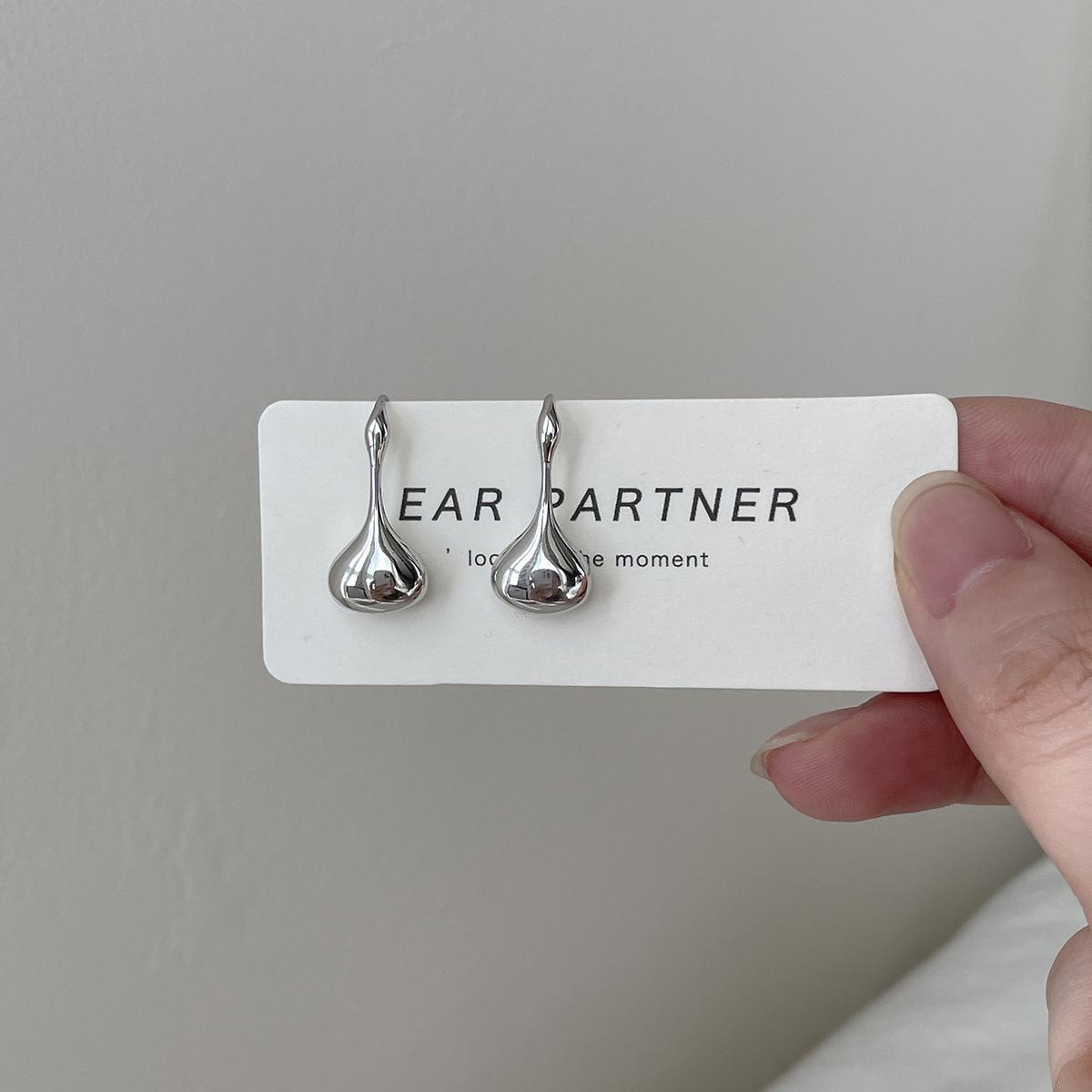 

925 Silver Needle Water Drop Ear Hook Women s Niche Design Sense High Temperament Earrings Light Luxury Fashion Simple New Earrings 925 silver needle