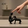 Dekorative Regalstatue für Haustierverlust, Abstrakte Mensch-Hund Harzfigurine, Sandsteinstruktur Bindungsskulptur, Gedenk-Souvenirs, Elternhaus