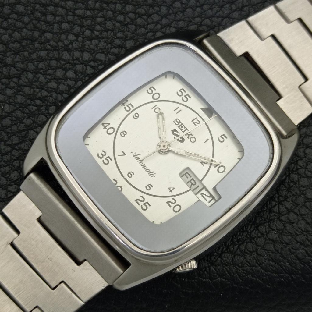 GENUINE VINTAGE SEIKO 5 AUTOMATIC JAPAN MENS WHITE COLOR DIAL WATCH a702521-1 R126-a702521