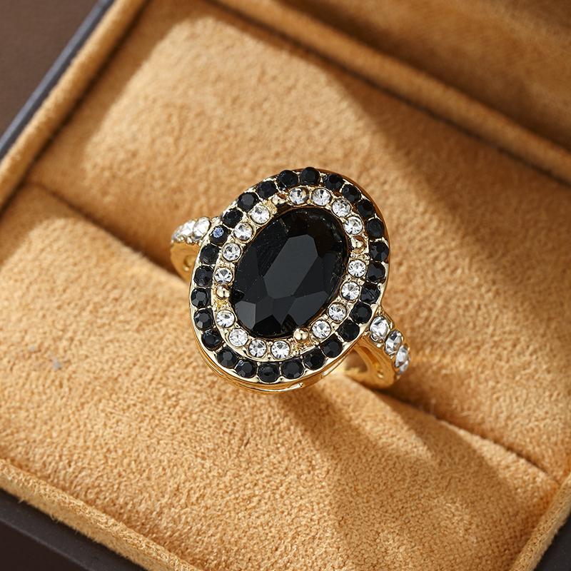 Fashionable Black Oval Inlaid Zircon Women's Ring, Suitable for Brides' Engagement Jewelry, Banquet Party Accessories and Gifts