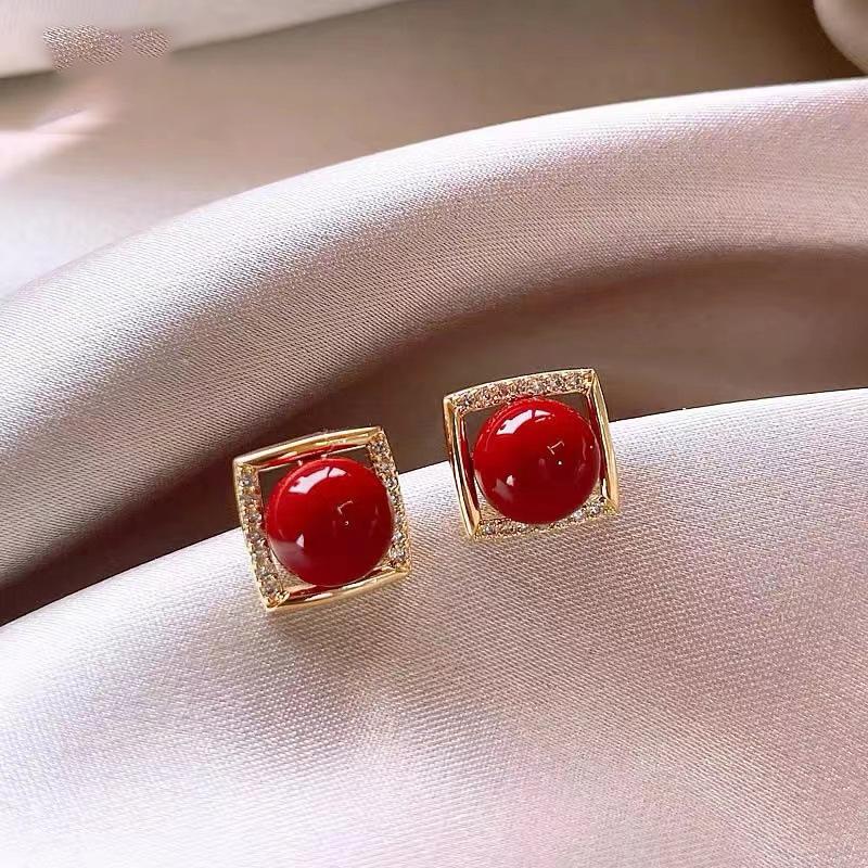 Silver needle temperament simple and versatile pearl small earrings high-end exquisite stud earrings unique light luxury small earrings