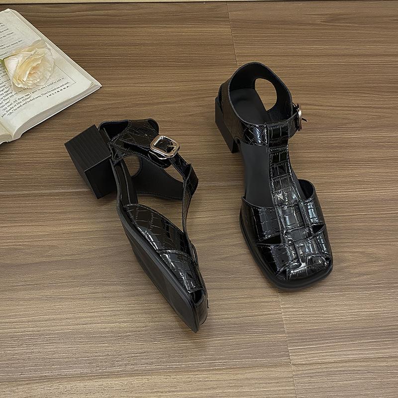 Soft leather retro baotou woven flat Roman sandals summer new square head hollow versatile casual pig cage shoes women