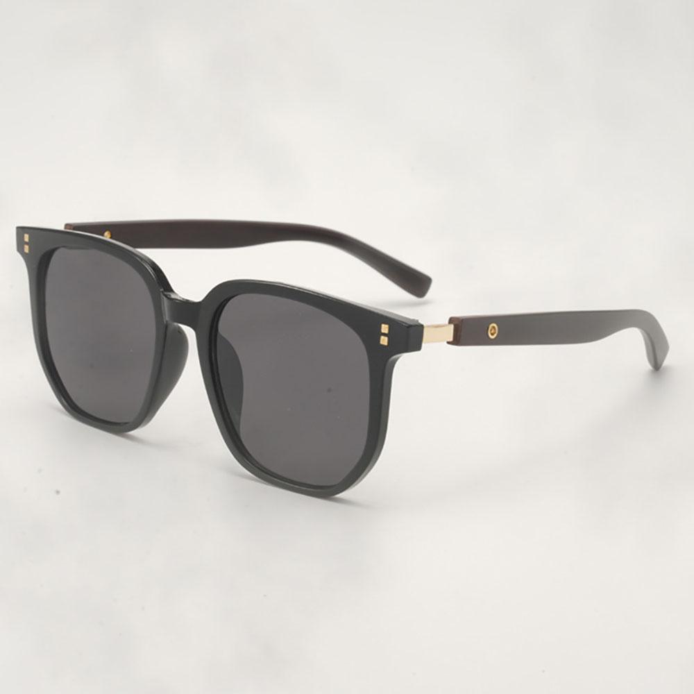 Vintage Wood Texture Sunglasses Temple Arms Square Design For Round Face Trendy Unisex Eyewear For Beach Travel And Parties