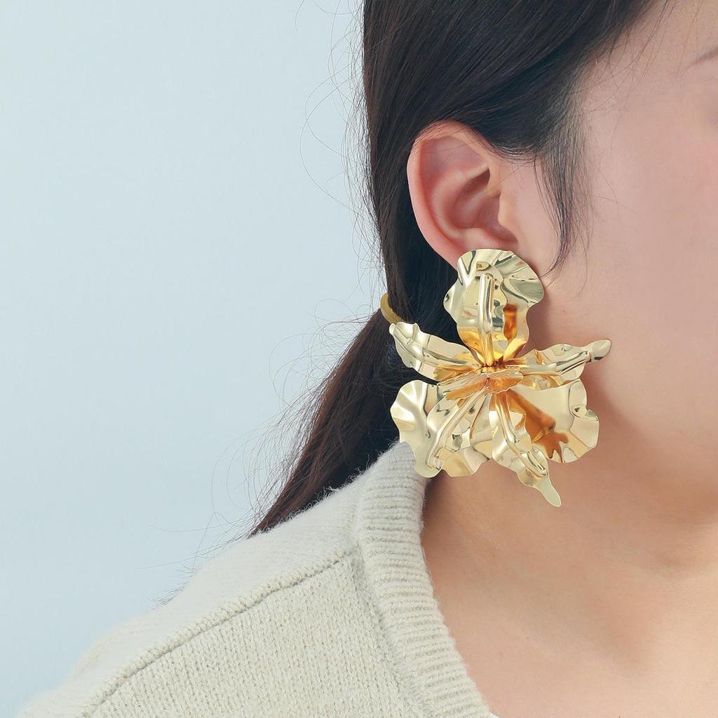 Luxurious Gold & Silver Alloy 3D Flower Earrings