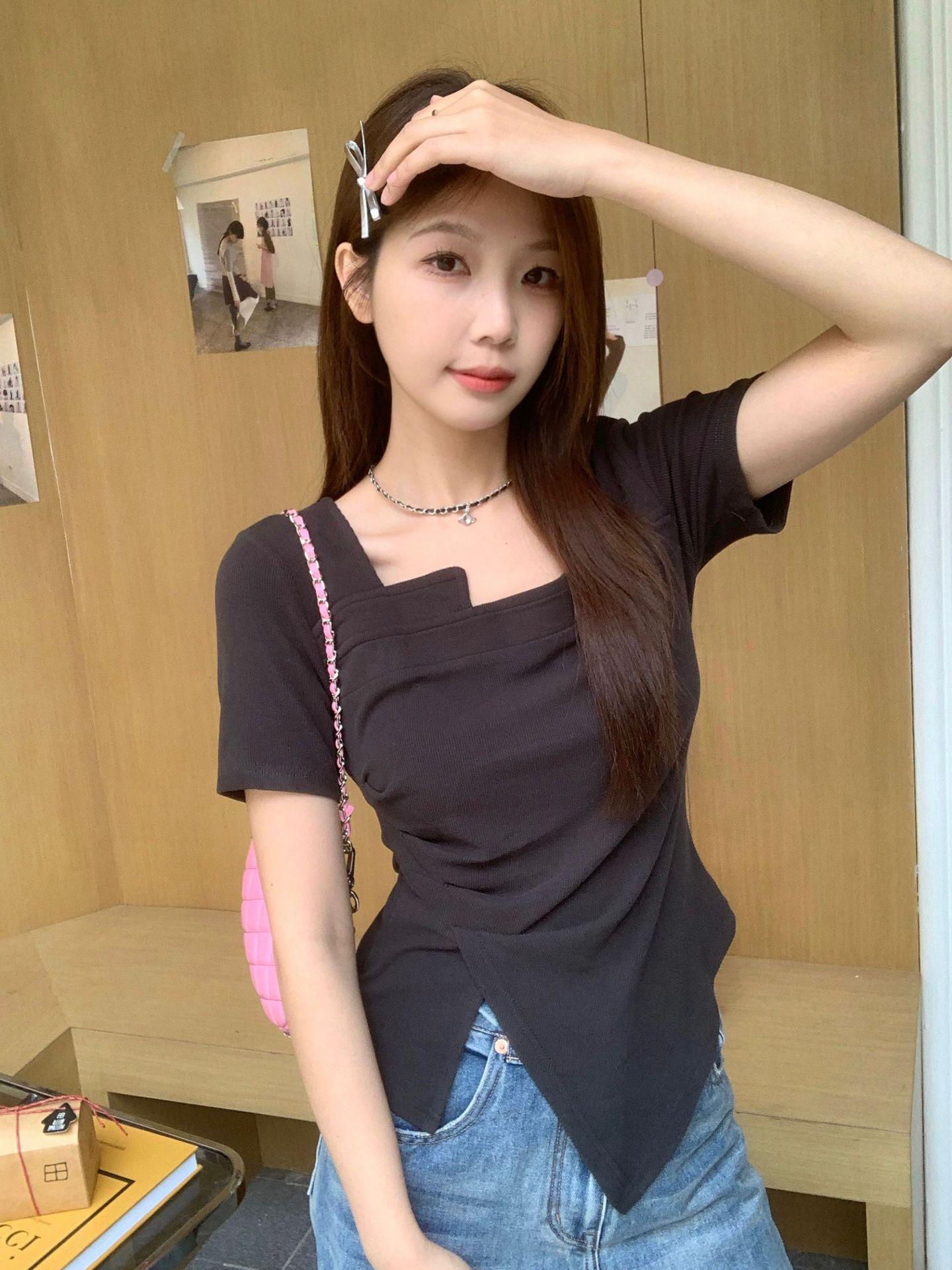 

Plus Size Irregular Pleated Slimming Short Sleeve Summer Top for Women Medium серый