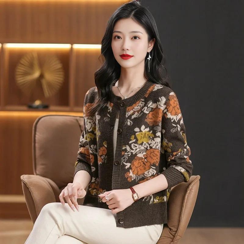 Autumn and winter new mother's long-sleeved jacquard jacket women's short loose round neck knitted cardigan sweater women's