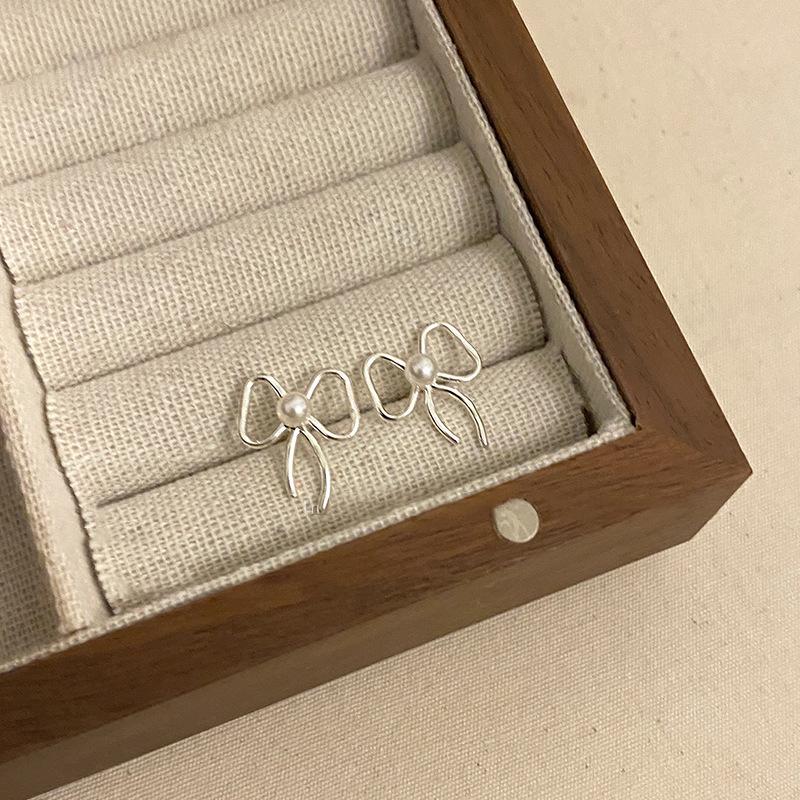 

Bow Pearl Stud Earrings Light Luxury High-End Sense Niche Unique Earrings Earrings Exquisite Earrings Women