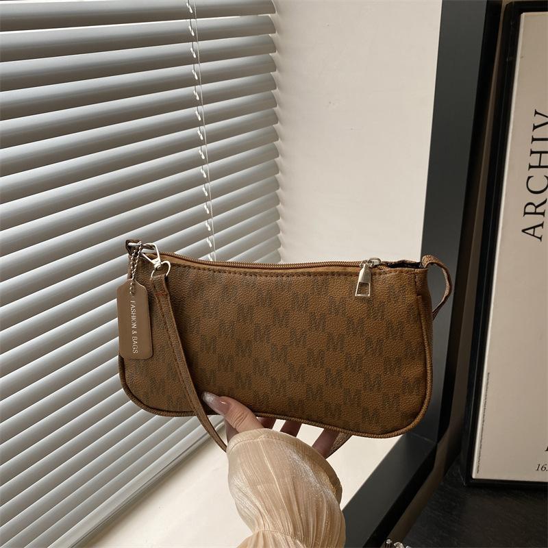 

Personalized letter literary underarm bag retro printed crescent bag new summer shoulder handbag коричневый