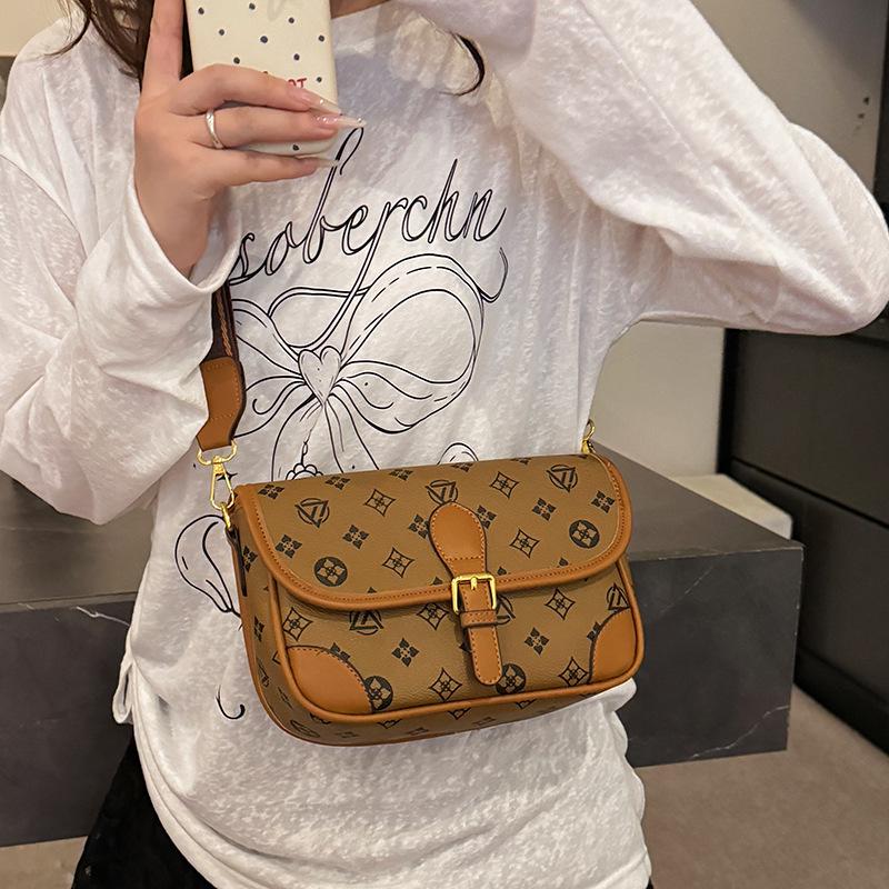 Trendy Women's Single-Shoulder Crossbody Bag - Fashionable High-End Small Square Commuter Bag