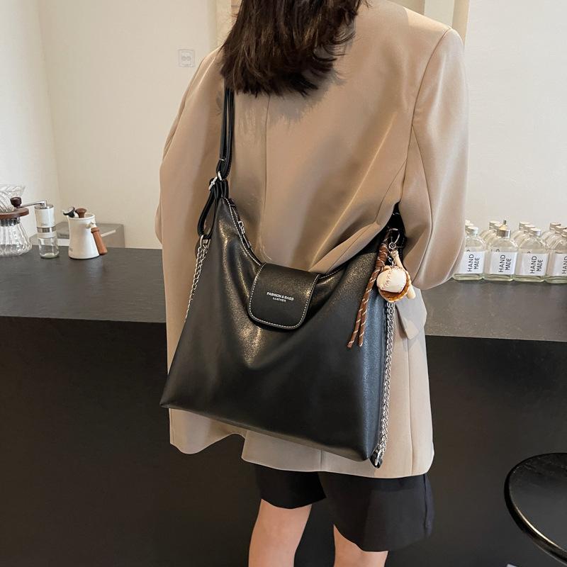 

Autumn and winter new large-capacity tote bag 2025 new fashion single room oblique span backpack student class bag 30*9*31 чёрный