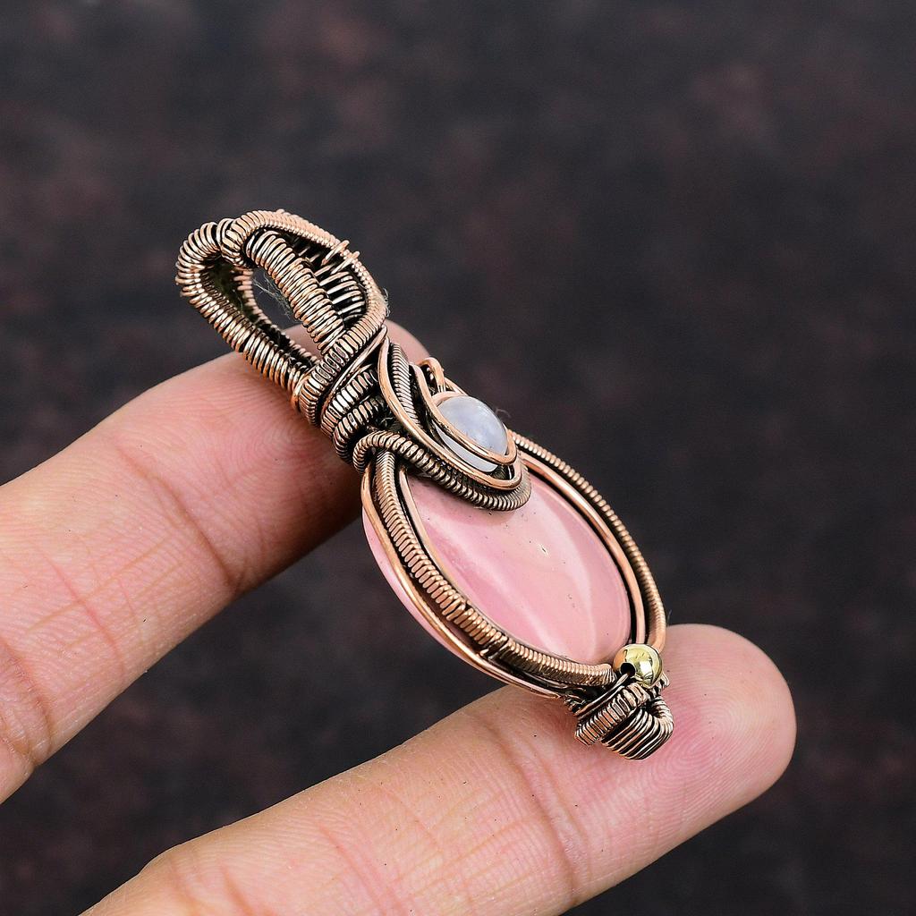 Anhänger aus rosa Opal, Drahtwicklung aus Kupfer, Anhänger aus Regenbogenmondstein, Original Edelsteinschmuck, Handgefertigter Kupferschmuck, Hochzeitsgeschenk