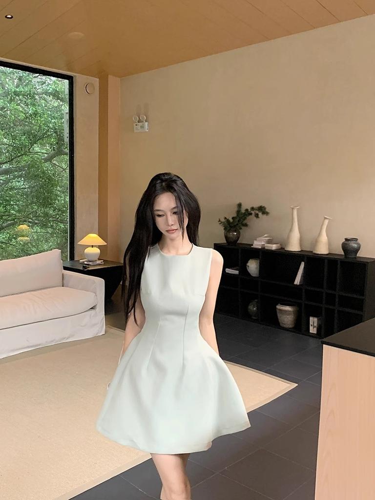 Sweet short skirt women's summer new waist and thin design sense solid color sleeveless vest temperament dress