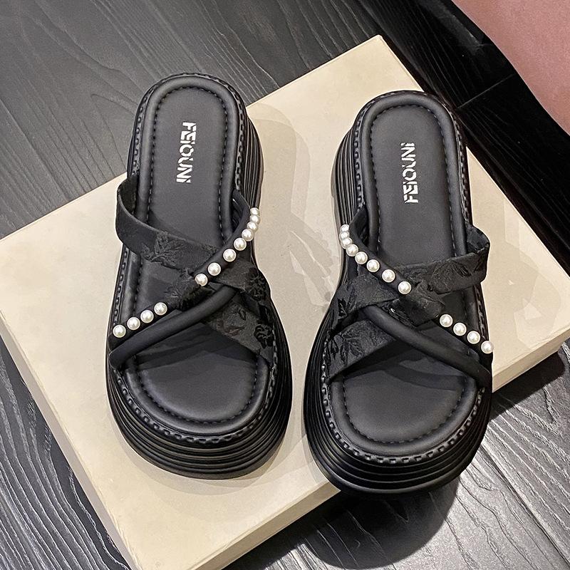 Sandals Fashion Casual Thick-soled Medium Heel 2025 Slippers Women's Outer Wear New Small Height Increase Summer Pearl Lazy