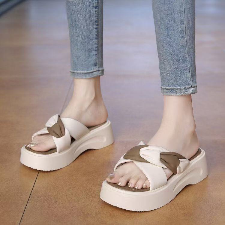 Premium thick-soled cross-cool slippers women's summer wear 2025 new leisure and vacation one-word beach sandals