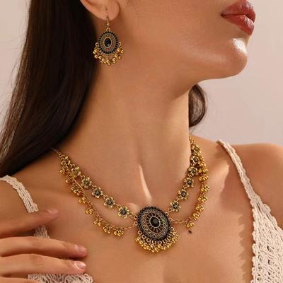 2025 Neue Mode Vintage Indischer Ethnischer Stil 2-teilige Sets Kristallstein Anhänger Halskette Ohrringe Set Metall Blumen Set