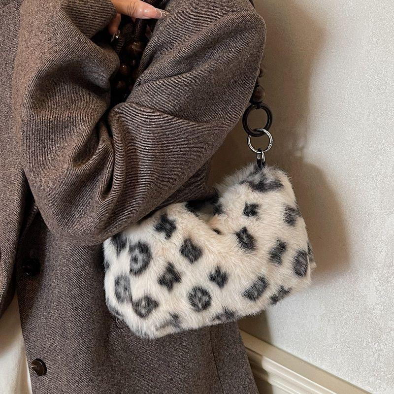 Autumn/winter Women's Fuzzy Leopard Print Shoulder Bag - New Fashionable and Versatile Plush Bag