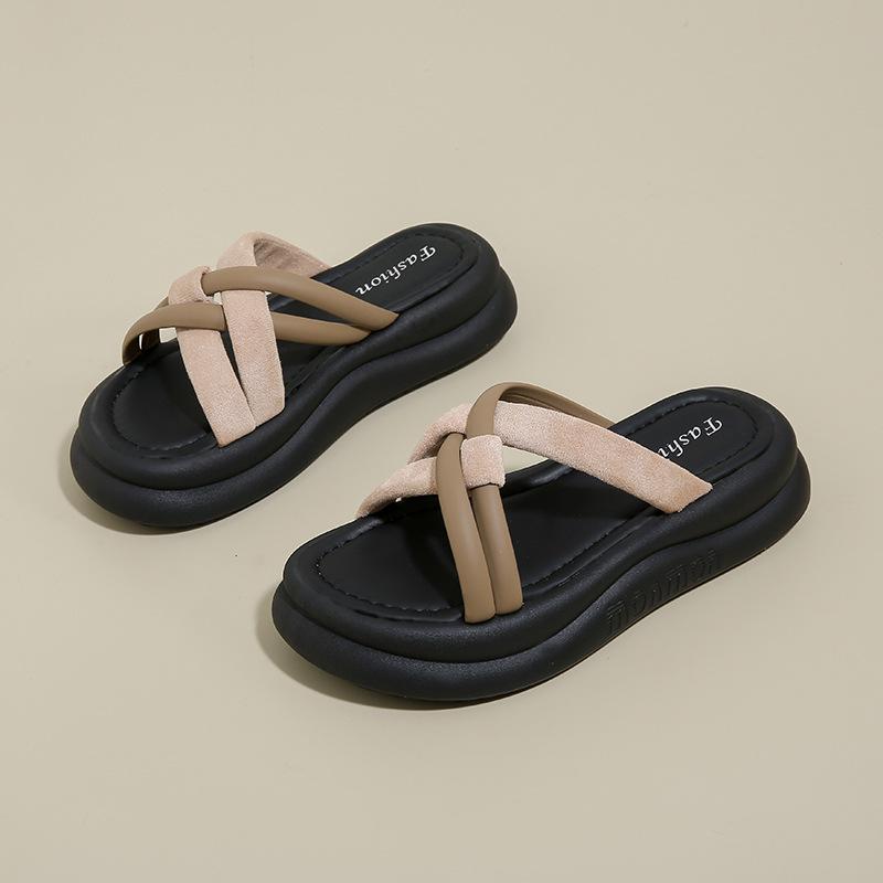 Cool slippers women's summer wear 2025 new French retro flat-bottomed beach sandals women's non-slip one-word slippers